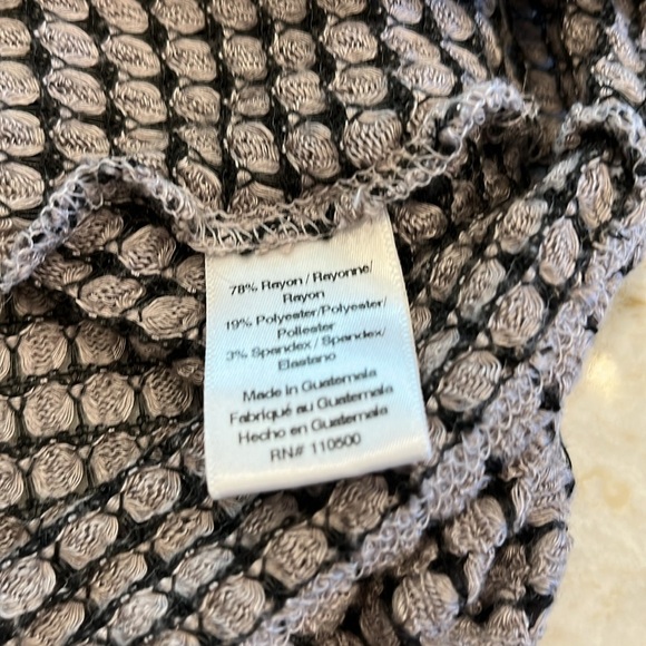 Laila Jayde Textured Cowl Neck Dolman‎ Sleeve Top Gray Beige Black Medium Petite - Picture 5 of 12